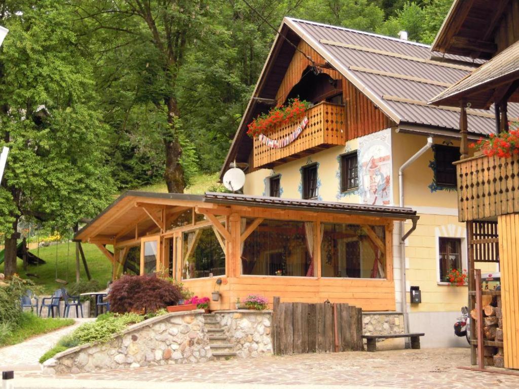 Farm Stay Trlej Begunje na Gorenjskem Exterior foto